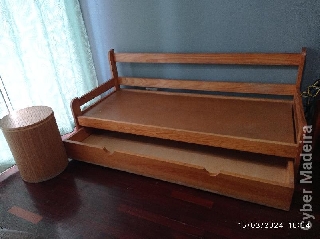 Estrutura de sofá em madeira