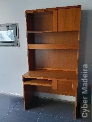 Estante com secretária