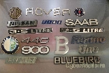 Diversos emblemas de carros