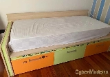 Cama com gavetas de arrumação