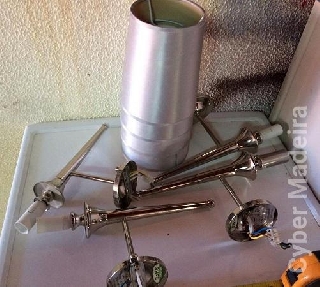 4 Apliques com Chapéus de parede com4 LAMPADAS cromado.