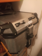 Top case e suporte Givi Trekker Outback em alumínio 