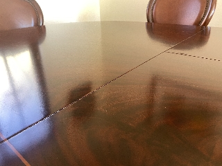Mesa em madeira maciça 