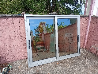 Vendo janela de correr usada 