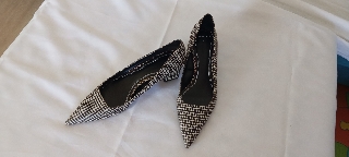 Sapatos em branco e preto tamanho 39 39 