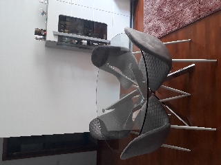 Mesa vidro e cadeiras veludo cinza