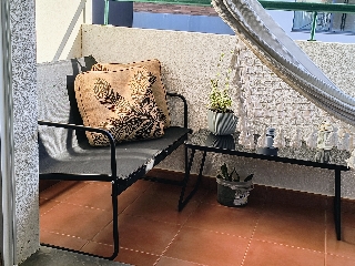 Sofá e mesa para jardim