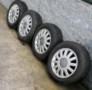 Vendo 4 jantes AUDI sem riscos nem emprnos 15" Jantes com pneu com pouco relevo