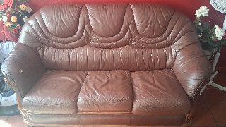 Conjunto sofá cabedal