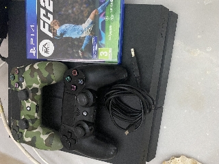 PlayStation 4 + 2 comandos (originais) + FIFA 24