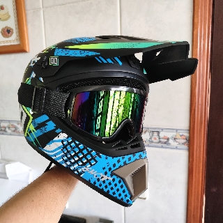 Bike It Capacete + óculos (novo!) M