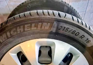 2 x Michelin praticamente novos 215 60 16"