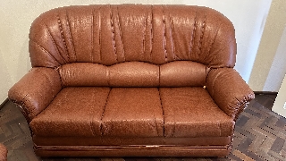 Sofá em pele de 3 lugares + 2 poltronas