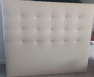 Cabeceira em pele sintética