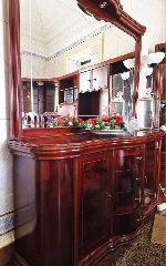 Aparador de sala em perfeito estado. (boa madeira)