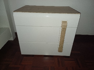 2 mesas de cabeceira 3 gavetas.