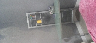 Secretária em vidro triangular