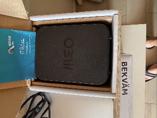 Vendo repetidor/extensor de sinal Wi-Fi 6 da MEO .