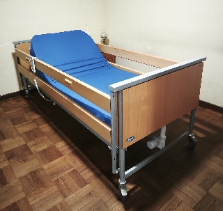 Vende-se – Camas Articuladas de Cuidados Invacare (Elétricas/Hospitalares)