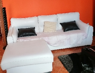 Sofá "chaise longue" branco em pele