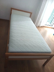 Cama de criança do IKEA e colchão