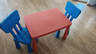 Mesa e cadeiras de criança IKEA