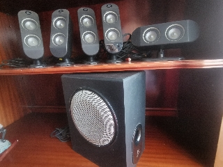 Vendo sistema de som Logitech 5.1 X-530