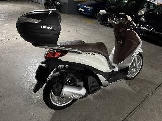 Piaggio Medley 125 cc Scooter