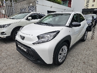 TOYOTA YARIS X- PLAY Gasolina