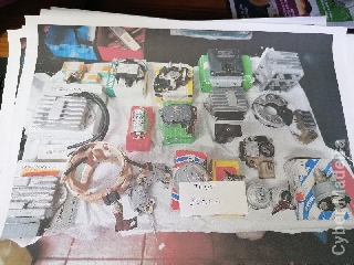 Lote de peças eléctricas originais e novas