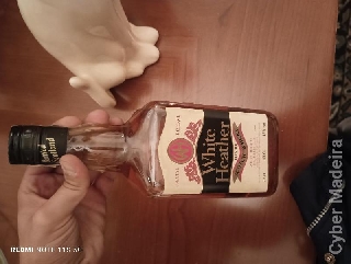 Garrafa de whisky White Heather  