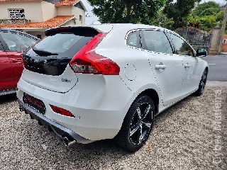 VOLVO V40 2.0 D2 R DESIGN 120cv Gasóleo
